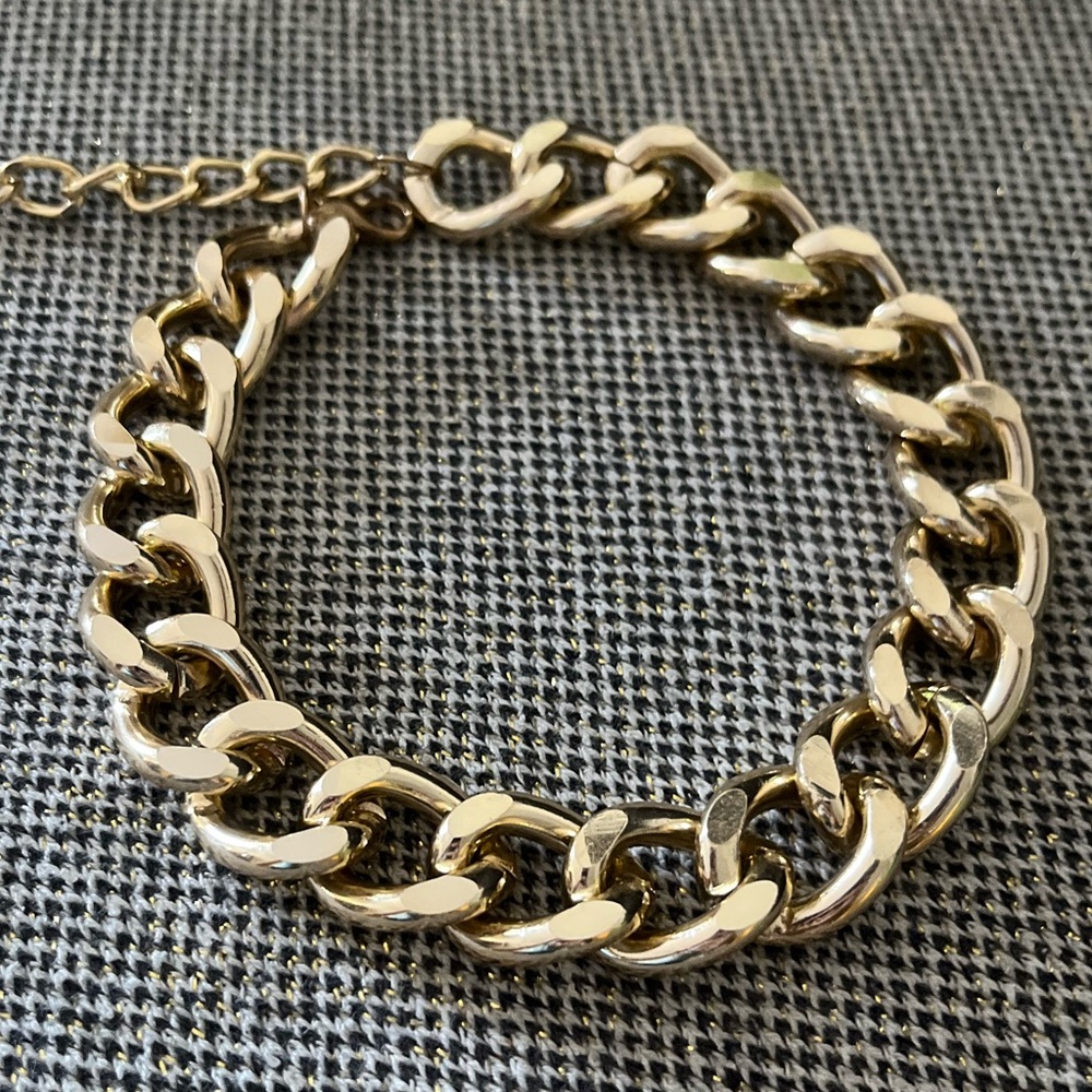 Gold chain choker